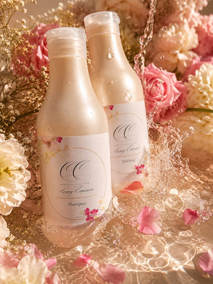 Pflegeset von CC Luxury Extensions mit Pflegeprodukten für natürliche Haarverlängerungen und -styling.